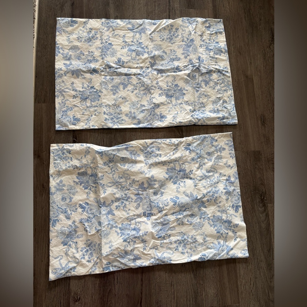 LoveShackFancy Blue Floral Standard Pillowcases nwot